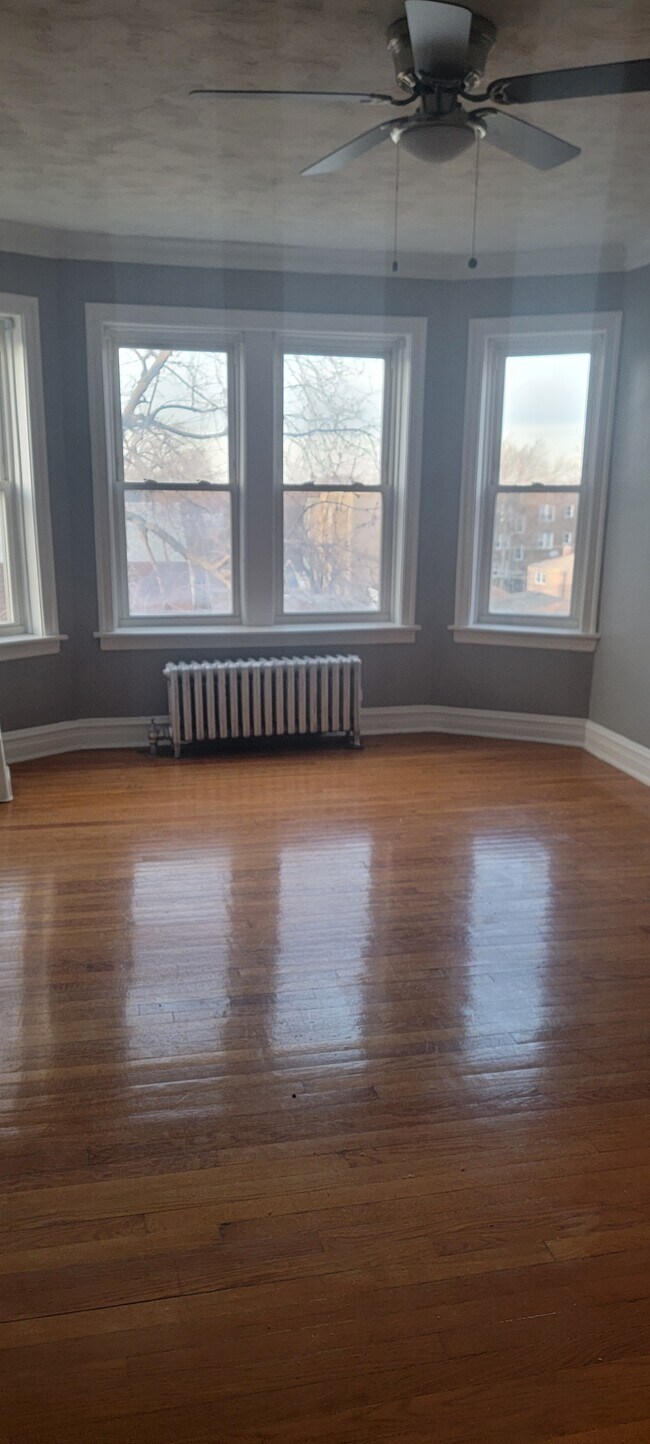 Foto del edificio - 9245 S Clyde Ave