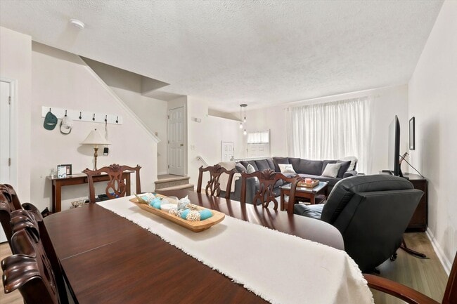 Foto del edificio - Town Home in Popular North Pointe