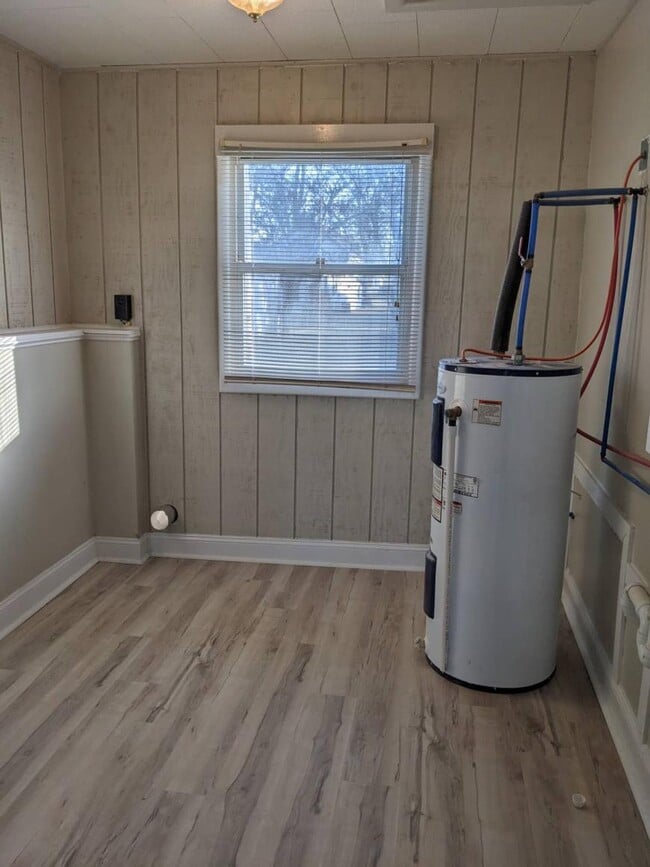 Building Photo - 1.0 bedroom in Centerville Indiana 47330