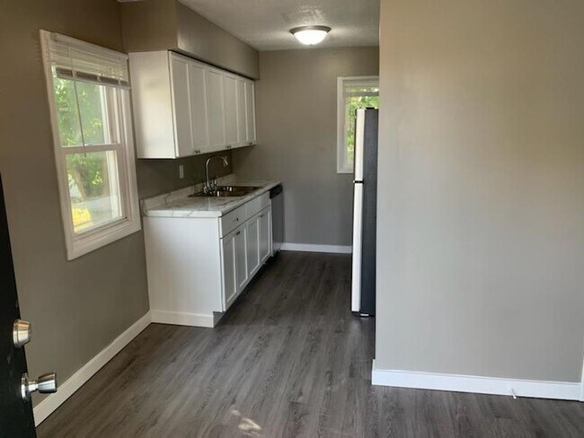 Building Photo - 1 bedroom house
