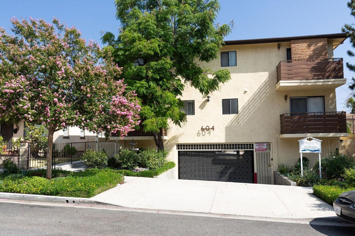 Foto principal - 604 E Orange Grove Ave
