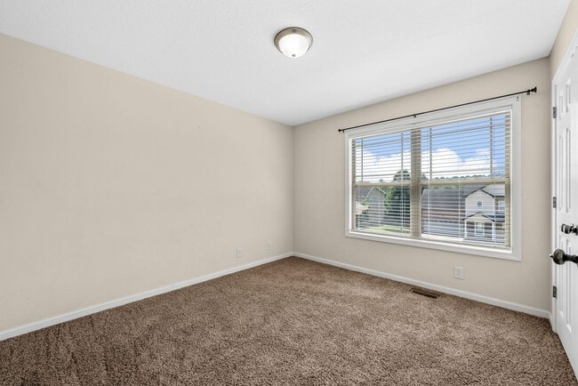 Building Photo - Large home ready for you to call home today!