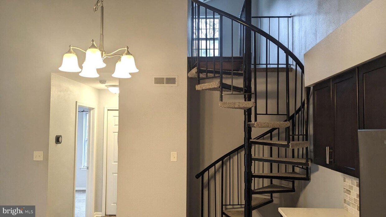 1037 Tristram Cir, Mantua Township, NJ 08051 Room for Rent in Mantua