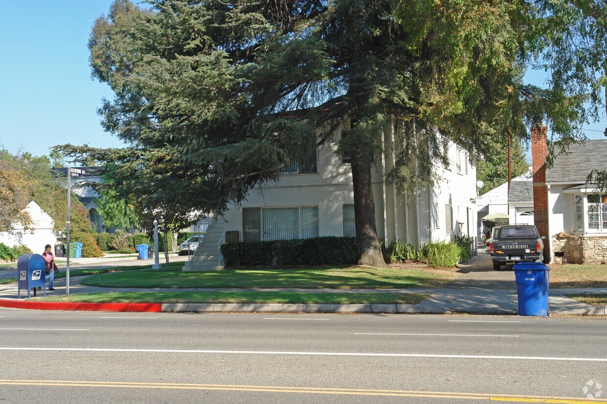  - 14225 Riverside Dr