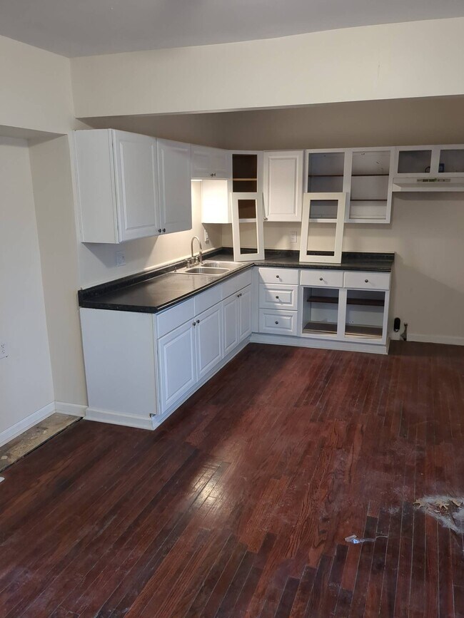 Building Photo - 3130 S Harris Ave