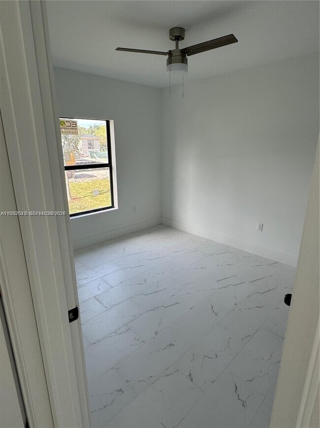 Foto del edificio - 325 NW 11th St