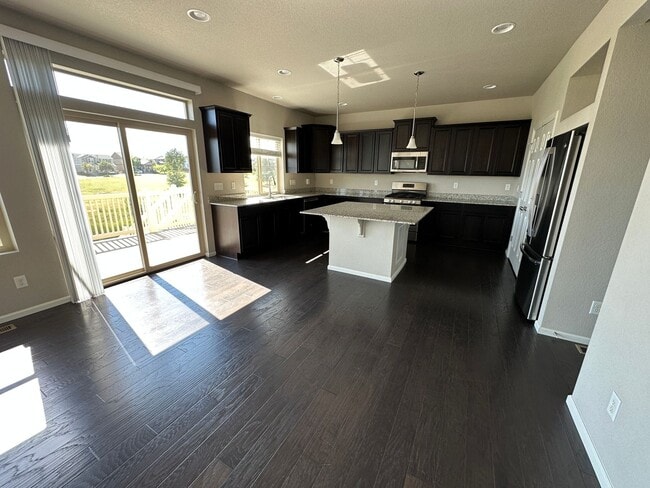 Building Photo - 3 BED 3 BATH WITH STUNNING VIEW OF PIKES P...