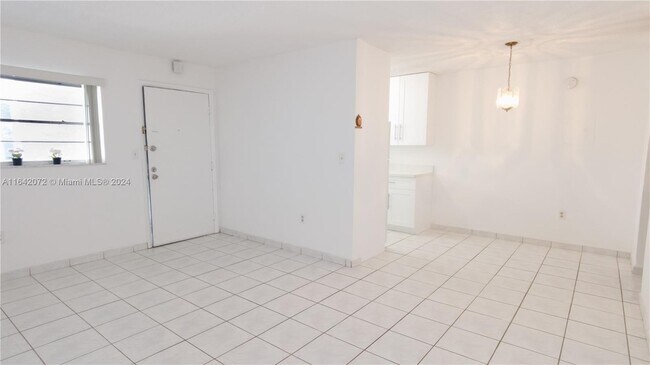 Building Photo - 2496 SW 17th Ave