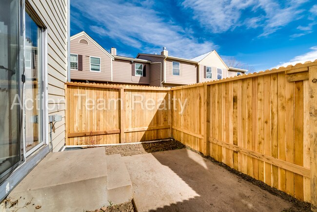 Foto del edificio - 4214 Hunting Meadows Cir