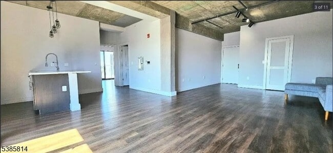 Building Photo - 60 Elm St