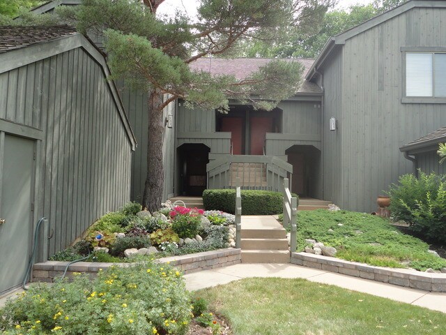 Foto del edificio - 331 Oak Hill Rd