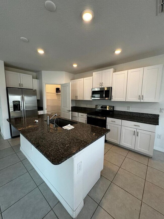 Building Photo - Available now - 4 Beds 2.5 Baths