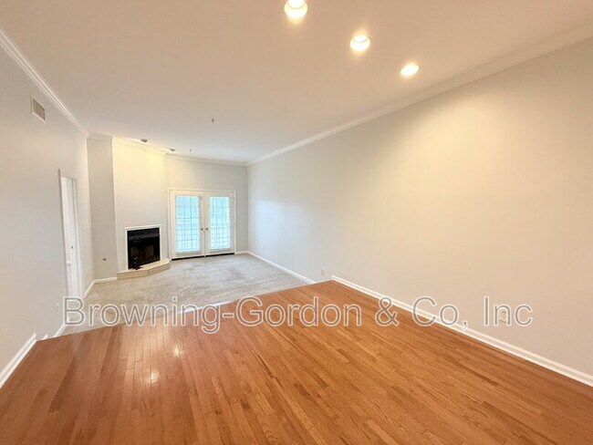 Foto del edificio - 123 West End Pl