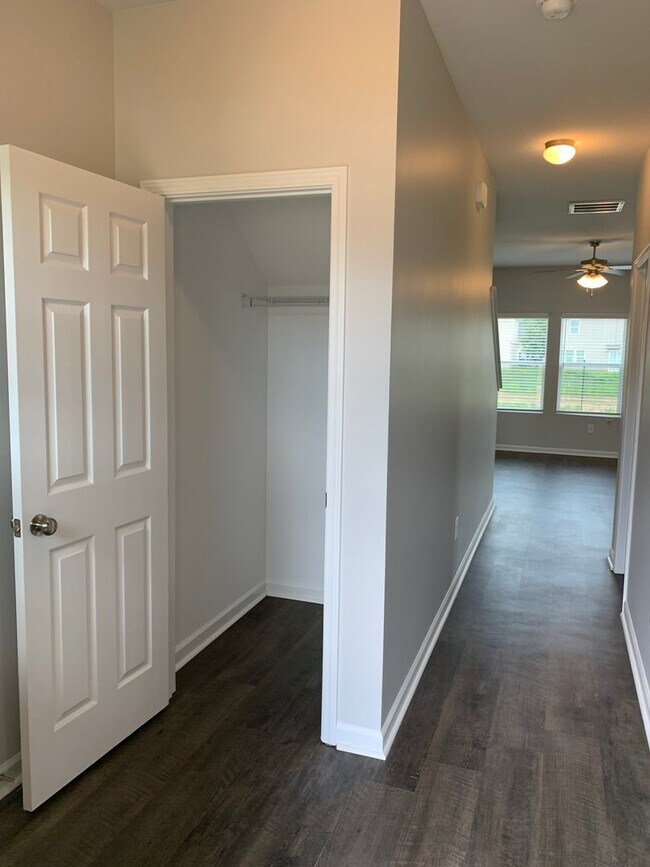 Foto del edificio - NO HIDDEN FEES! Three Bedroom | Two and a Half Bathroom Home in Tucker Farms