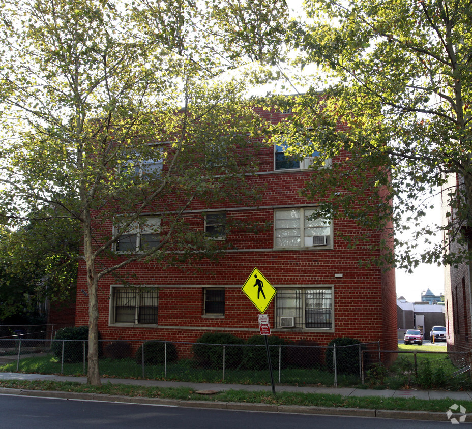 Building Photo - 1008 Monroe St NW