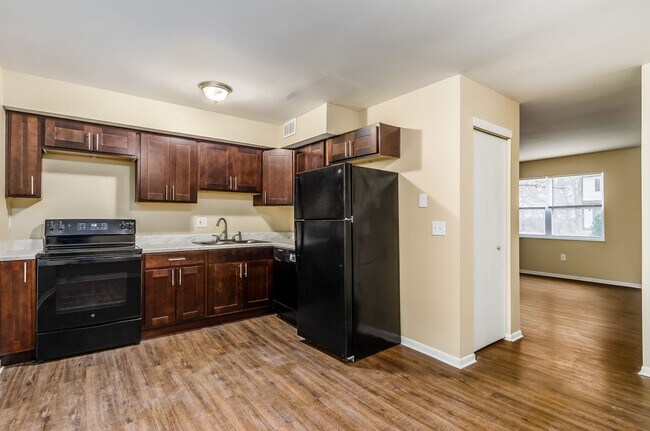 Building Photo - 2566 Sandbury Blvd