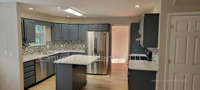 Foto del edificio - Beautiful 4b Room!Move in ready!