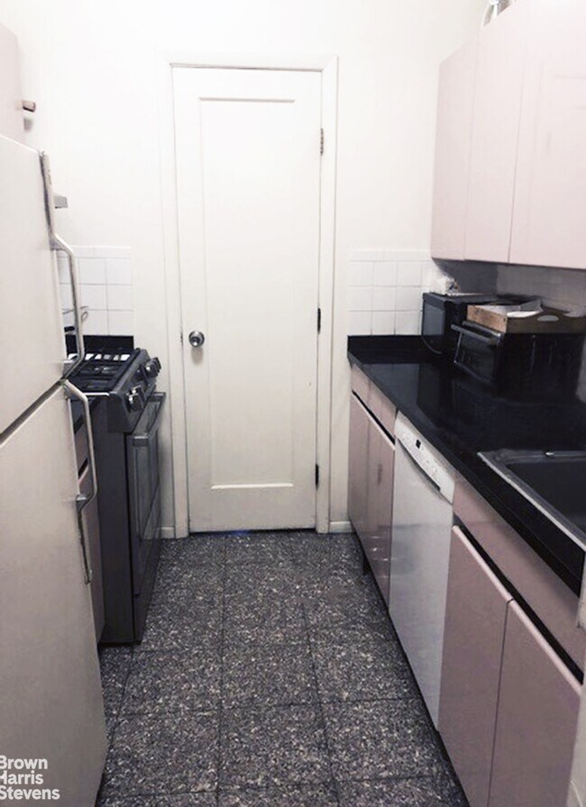 Building Photo - 25 CPW -- FURNISHED RENTAL