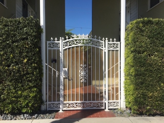 gated front entrance - 4435 E Ocean Blvd