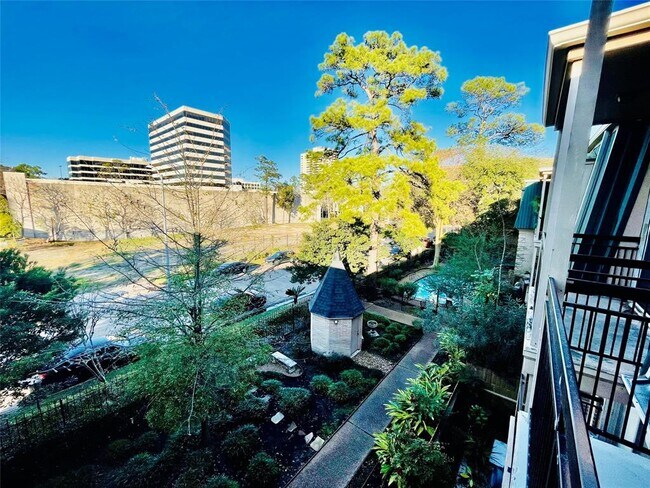 Foto del edificio - 4515 Briar Hollow Pl