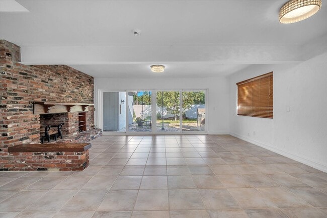 Building Photo - Beautiful Hollywood home in quiet neighborhood