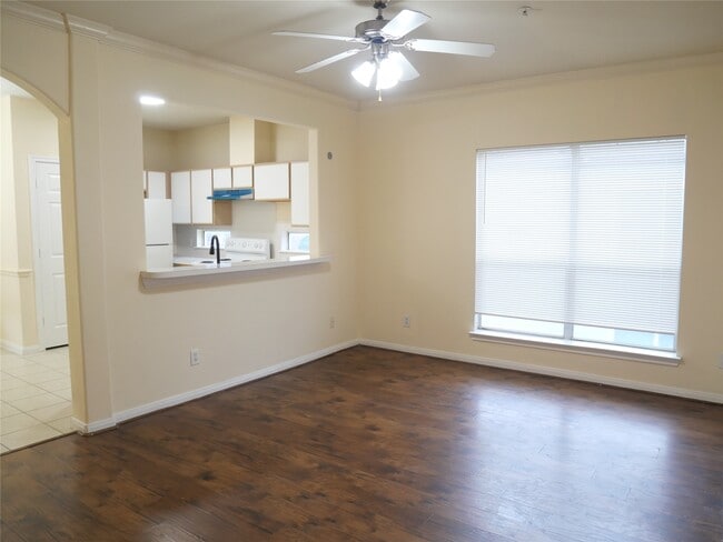 Building Photo - 6289 Wilcrest Dr