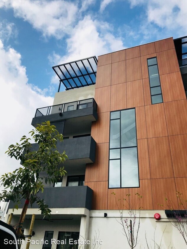 Building Photo - 3737 S Bentley Ave