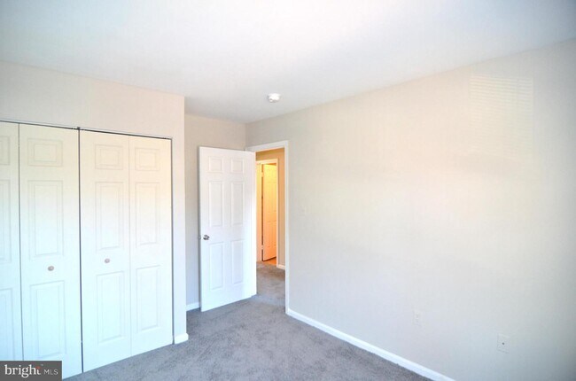 Building Photo - 3947 Pine Cone Cir
