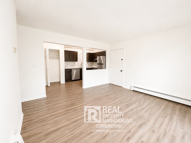 Foto del edificio - Budget-Friendly Comfort | 2-Bedroom with Updated Kitchen & Heat Included