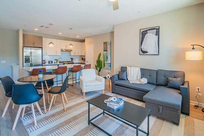 Building Photo - 777 E Stella Ln