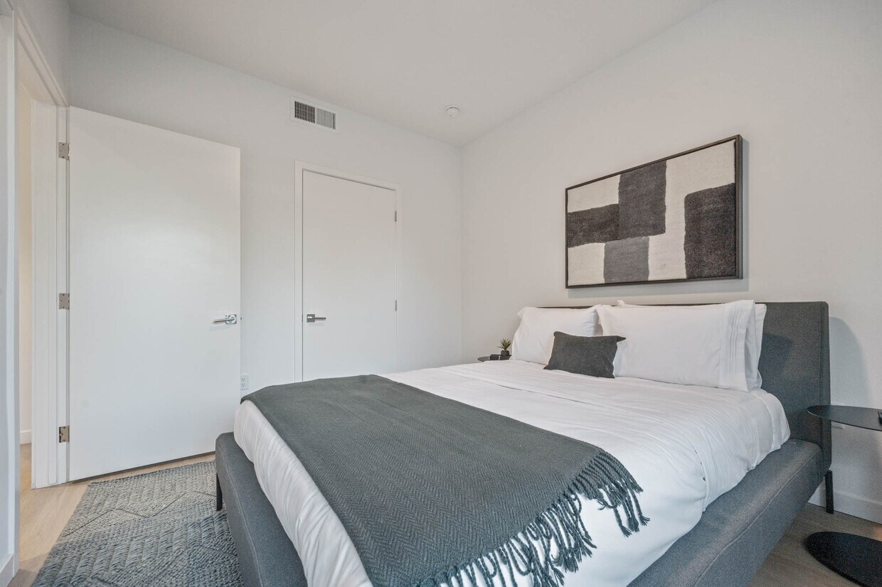 Foto principal - 5851 W 88th St