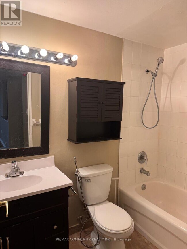 Photo du bâtiment - 6720 Glen Erin Dr