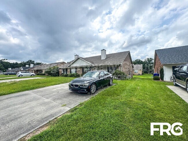 Foto del edificio - 3311 Moseley Dr