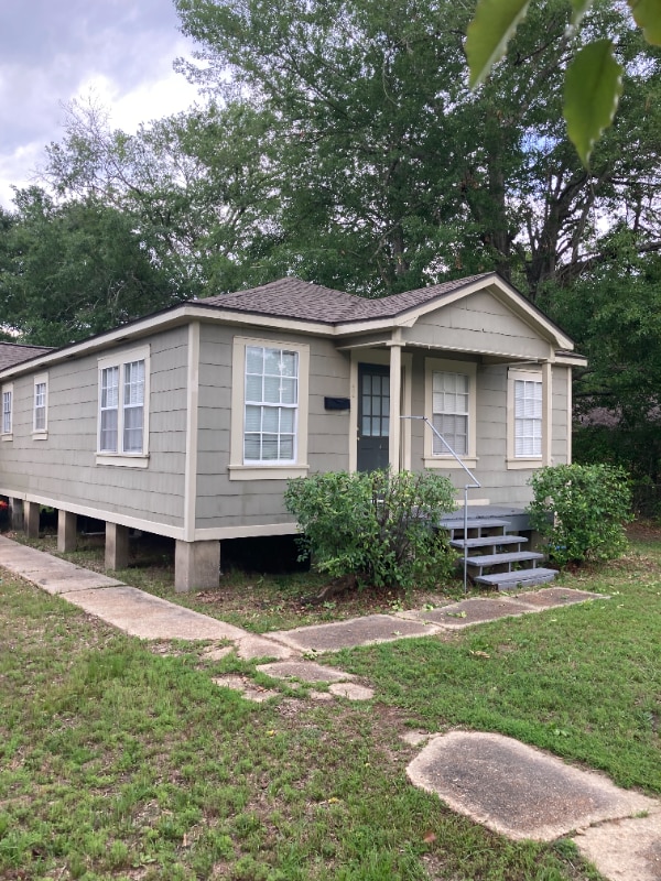 Building Photo - 406 N Texas St