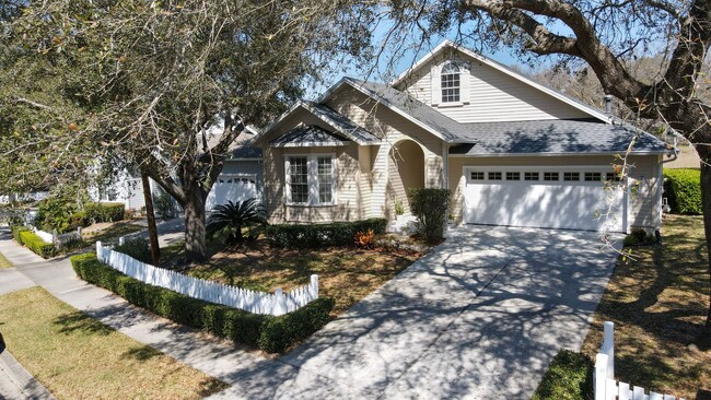 Building Photo - 3/2 Beautiful home on Meadowbrook Golf Course