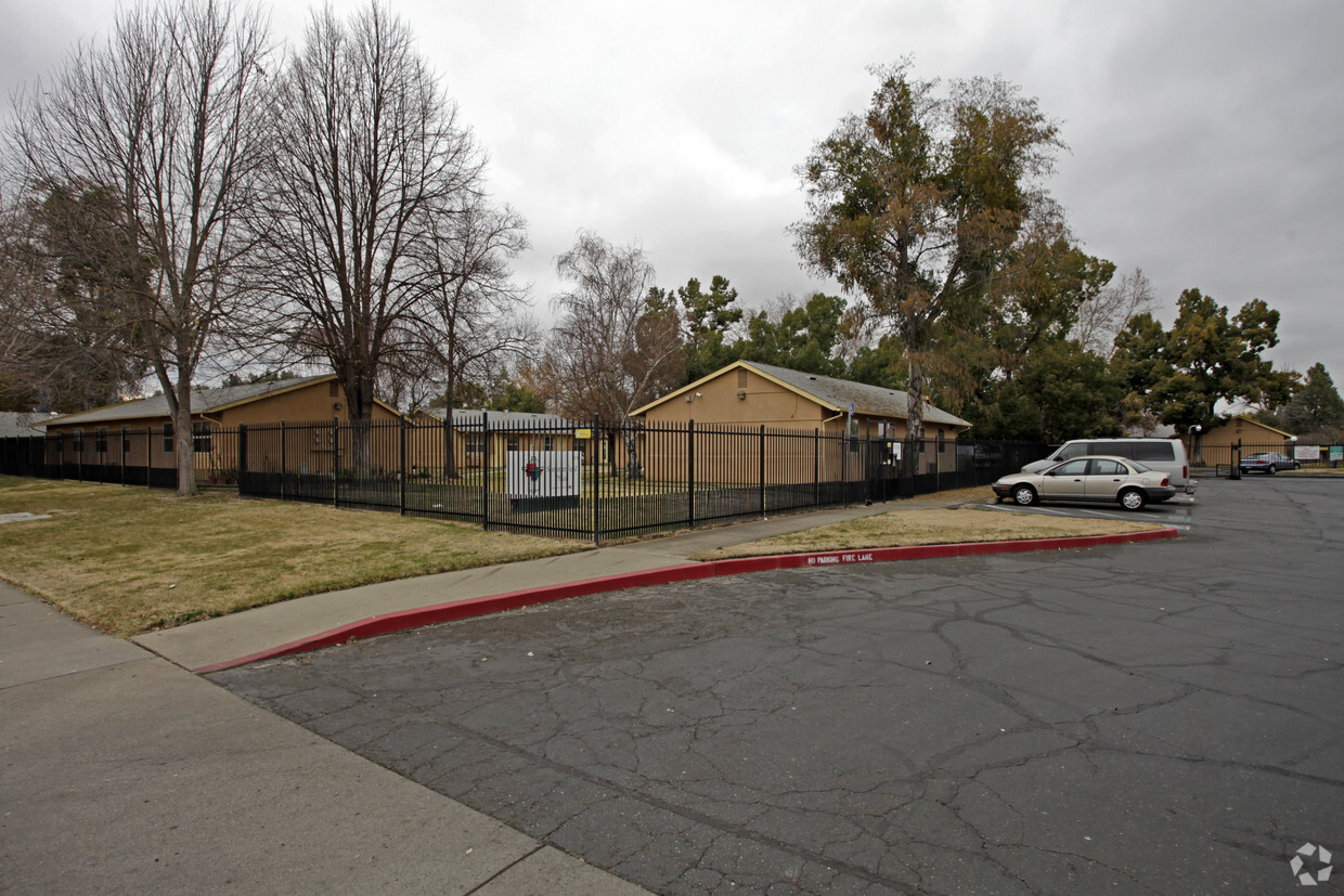 Primary Photo - Summerfield Plaza