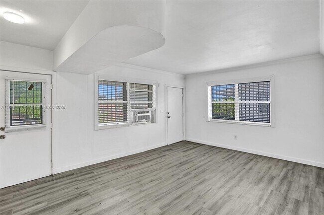 Foto del edificio - 7520 NE Miami Ct