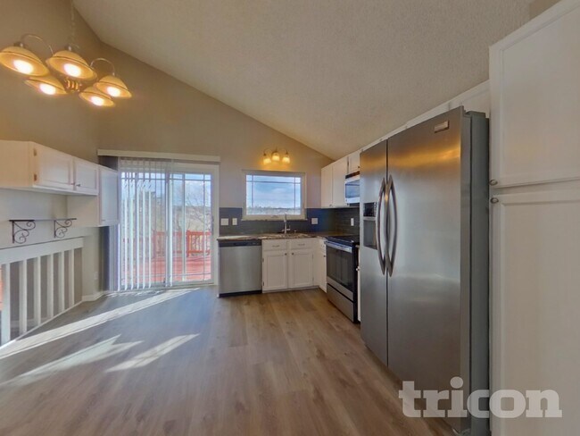 Foto del edificio - 628 Longfellow Ln