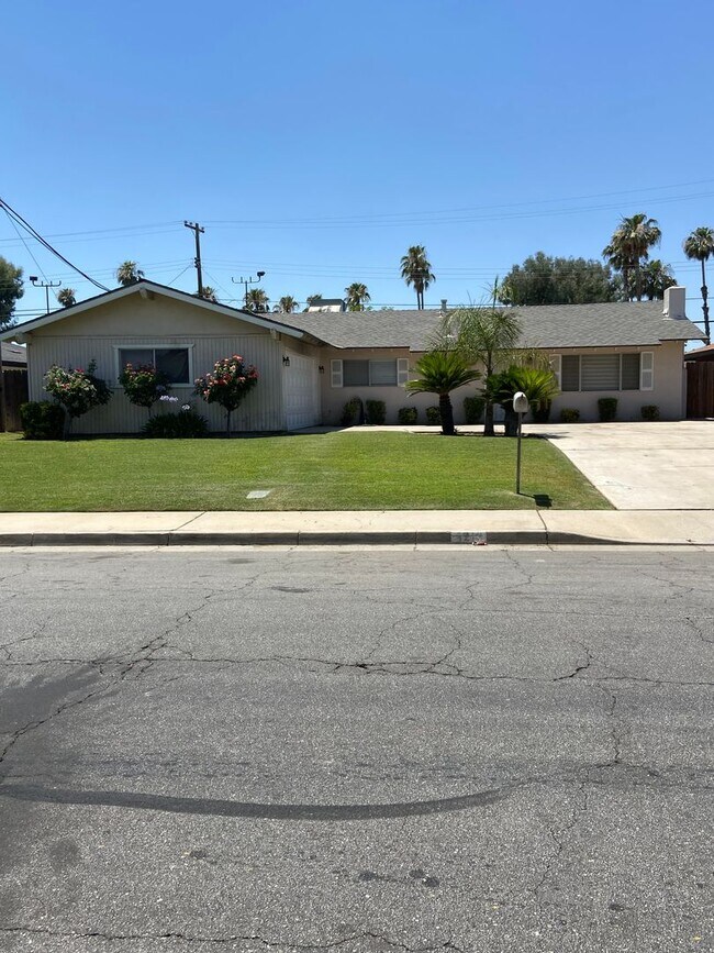 Building Photo - For Rent-4213 Alexander-SW- $2,200 + $2,20...