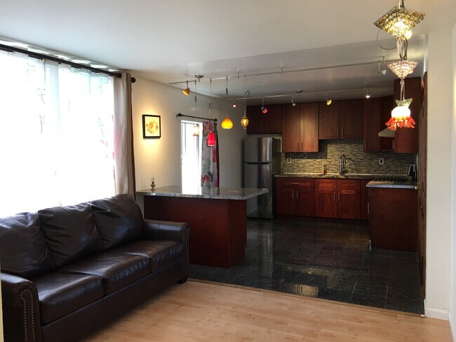 Building Photo - 845 Hawthorne Pl