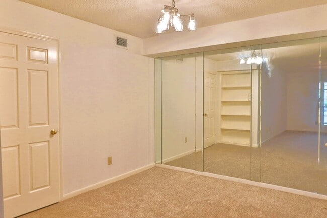 Building Photo - 1311 Antoine Dr