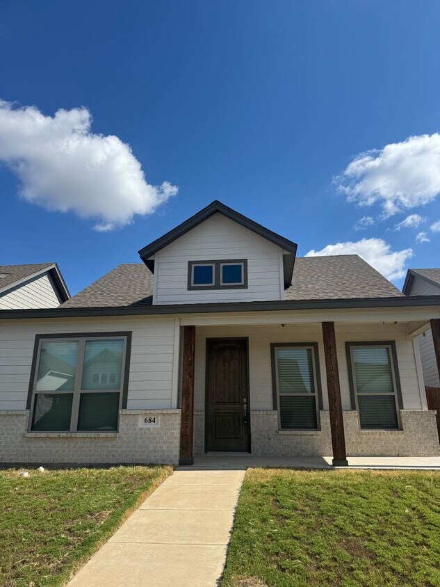 Primary Photo - 3/2/2 Home for the Holidays - Move in Specials call to inquire