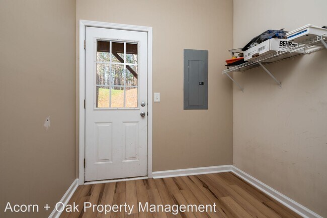 Foto del edificio - 2 br, 2.5 bath House - 5528 Red Robin Rd.