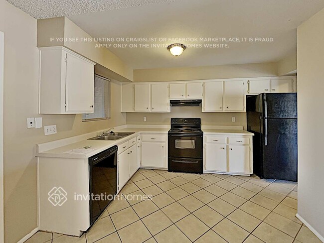 Building Photo - 1020 W Halstead Dr