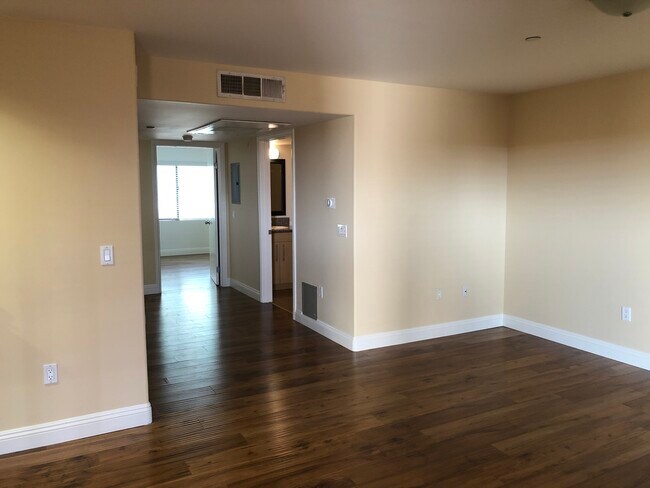Building Photo - 1466 Tamarind Ave