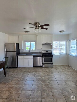 Building Photo - 2950 Bayside Ln