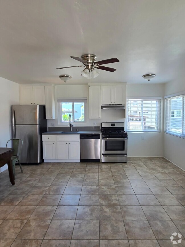 Building Photo - 2950 Bayside Ln
