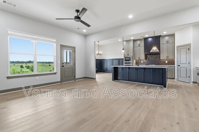 Building Photo - 930 Trestle Ln