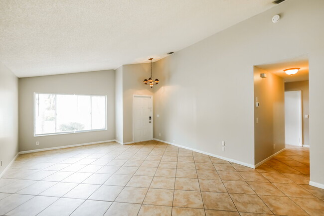 Foto del edificio - 6642 NW 42nd Ave