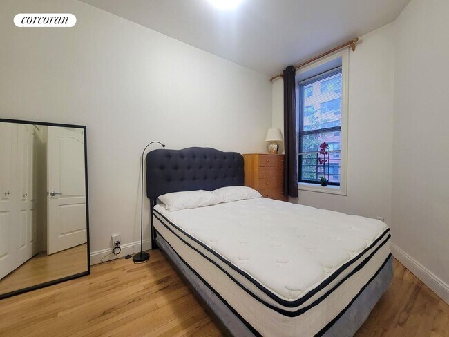 Building Photo - 344 E 51st St